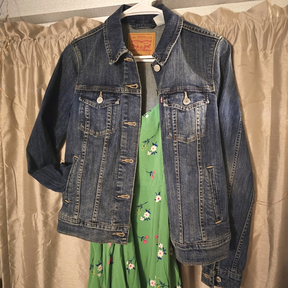 Levi's mid warm blue denim jacket with inner pockets